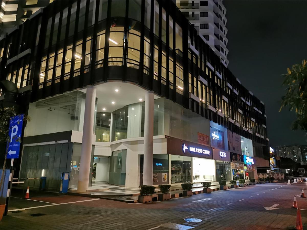 Landmark Stunning High Floor Coast View Studio #Netflix #Fast Wifi Tanjung Tokong Eksteriør bilde